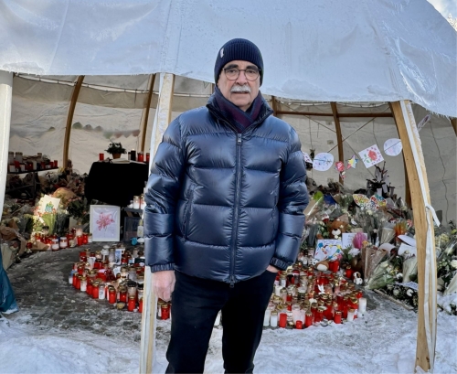 Insieme ad altri, il rotariano Yves Duc, presidente del RC Crans-Montana, coordina gli aiuti rotariani Foto: André Springer